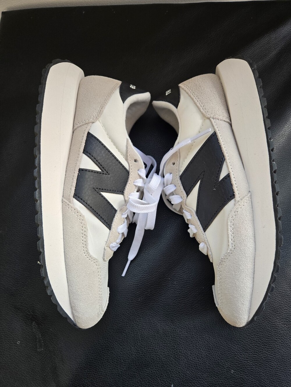 New Balance 237 Women's Lifestyle Sneakers Light Gray Black Size 8 small mark - Picture 3 of 9